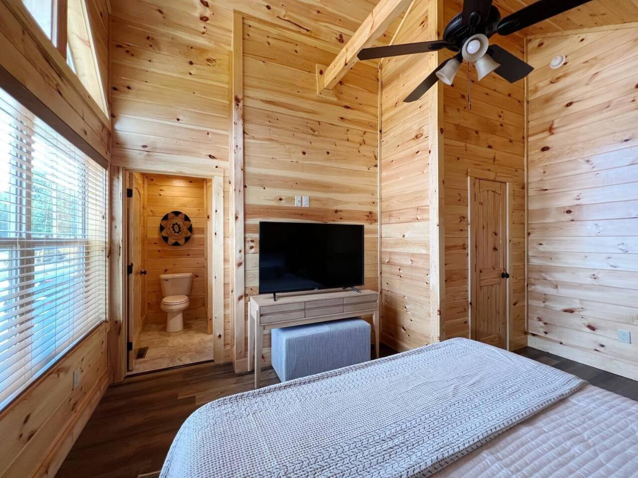 Splendid 2Cabins Sleeps 28 Pool Hot Tub More Pigeon Forge Εξωτερικό φωτογραφία